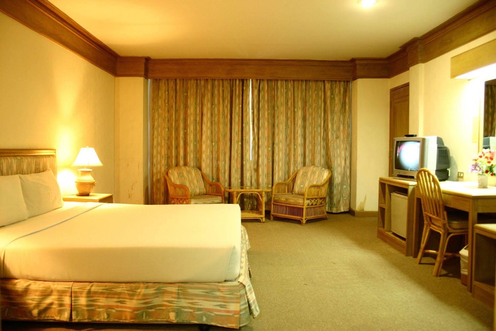 Rattana Mansion Hotel Phuket ภายนอก รูปภาพ